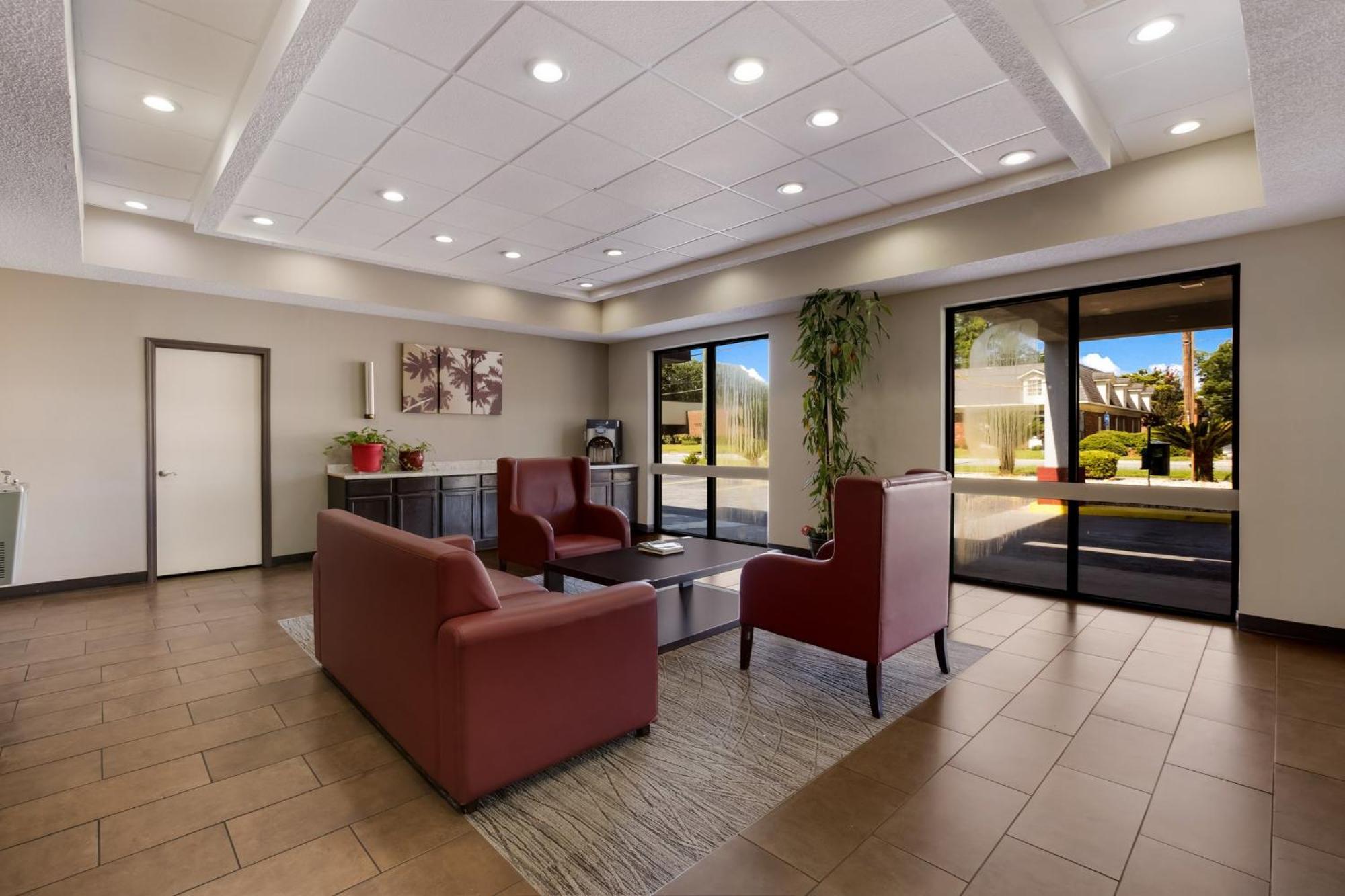 Red Roof Inn & Suites Statesboro - University Exterior photo