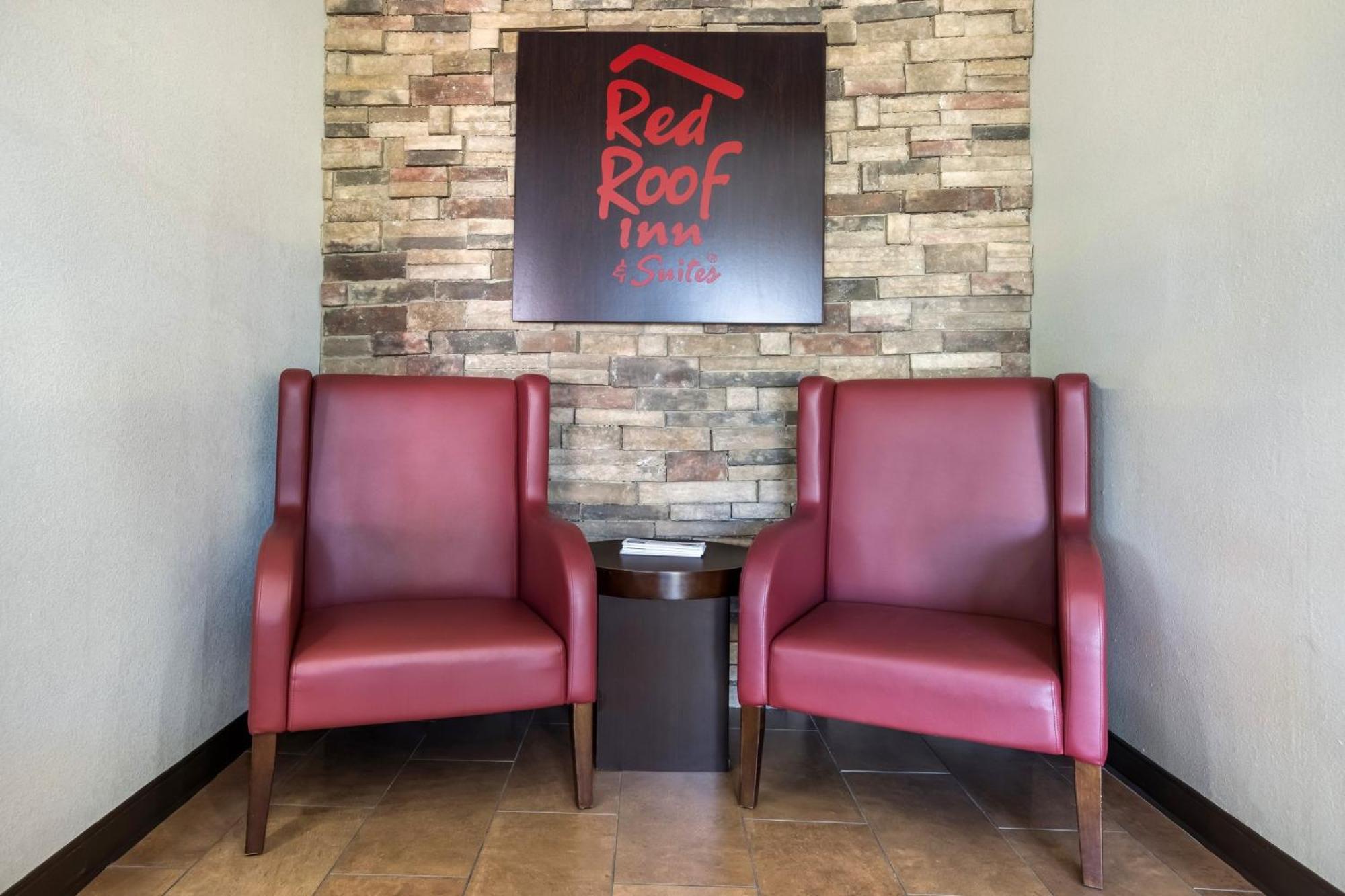 Red Roof Inn & Suites Statesboro - University Exterior photo