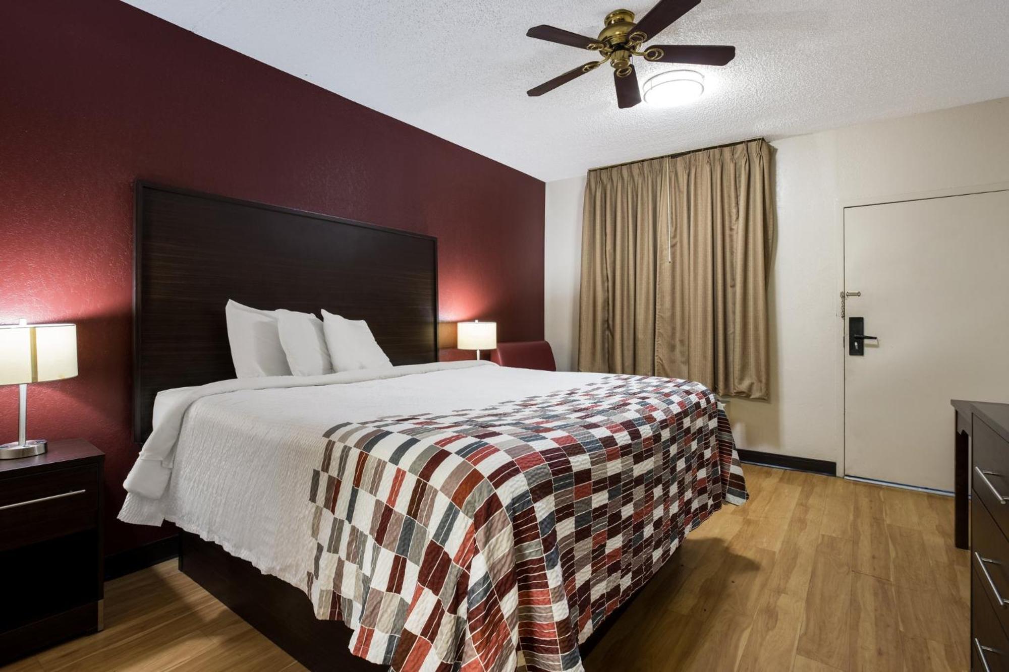 Red Roof Inn & Suites Statesboro - University Exterior photo