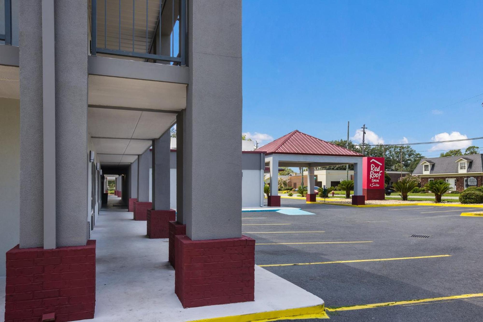 Red Roof Inn & Suites Statesboro - University Exterior photo