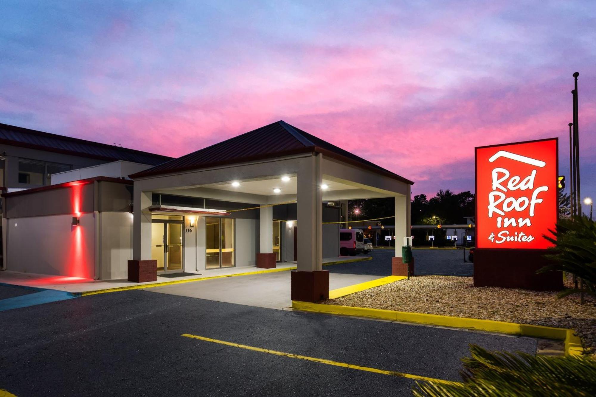 Red Roof Inn & Suites Statesboro - University Exterior photo