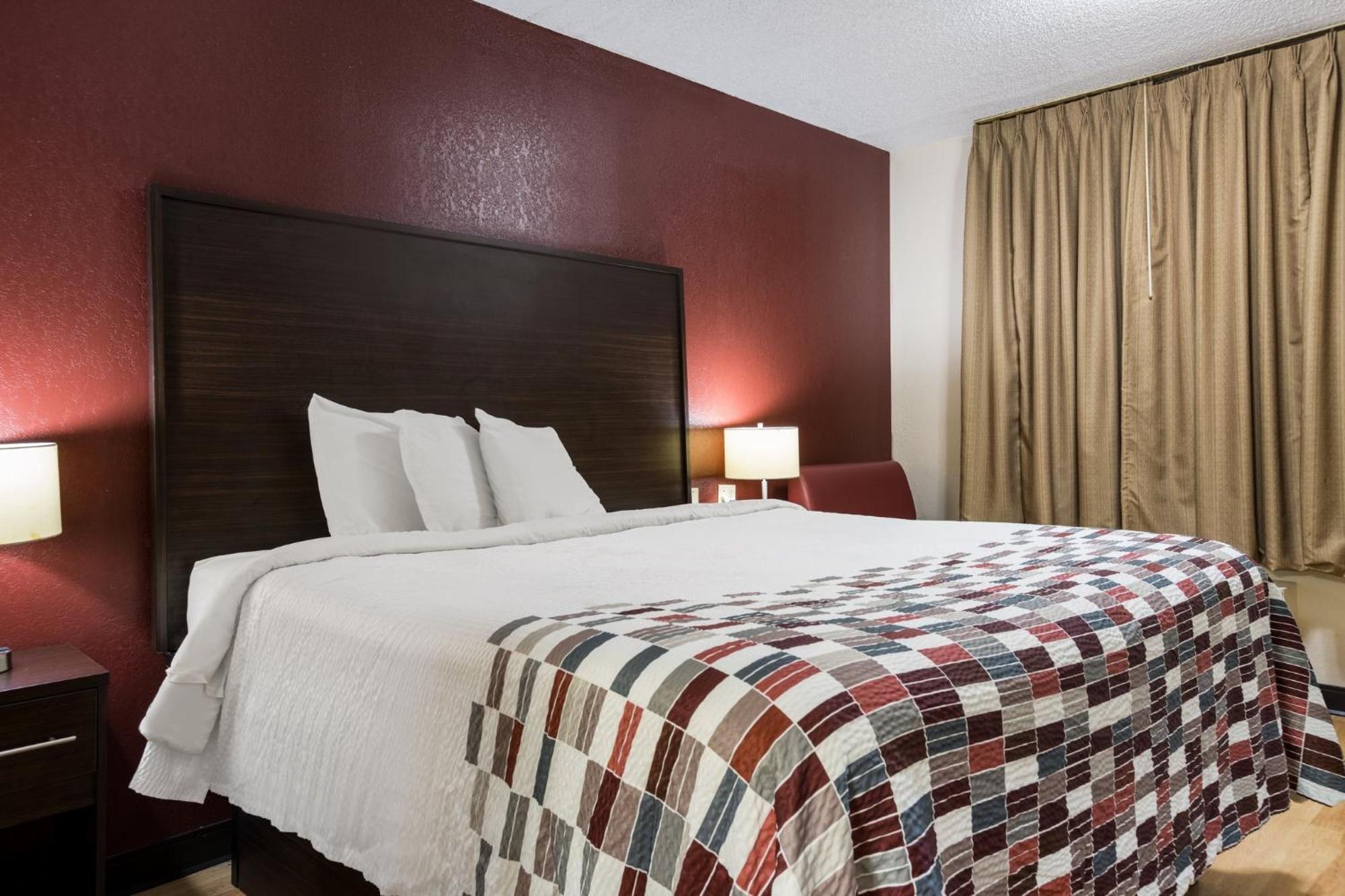 Red Roof Inn & Suites Statesboro - University Exterior photo