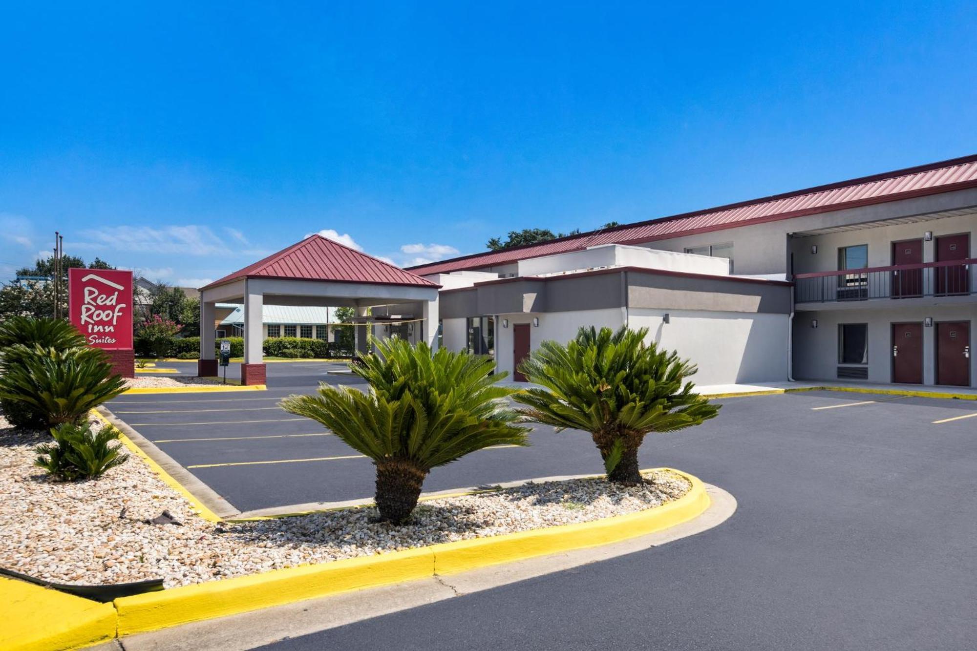 Red Roof Inn & Suites Statesboro - University Exterior photo