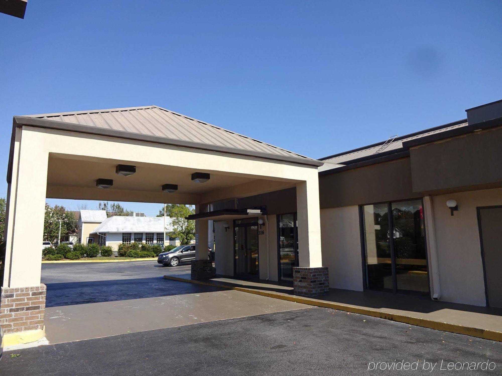 Red Roof Inn & Suites Statesboro - University Exterior photo